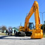 El municipio invierte más de 10 millones de pesos en máquina retro excavadora