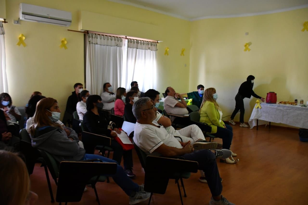 Charla sobre concientización de la lucha contra el cáncer