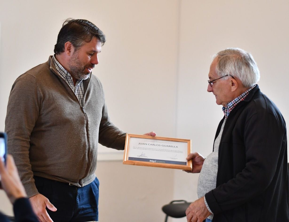 Merecido reconocimiento a Juan Carlos Guarella y al sector apícola magdalenense
