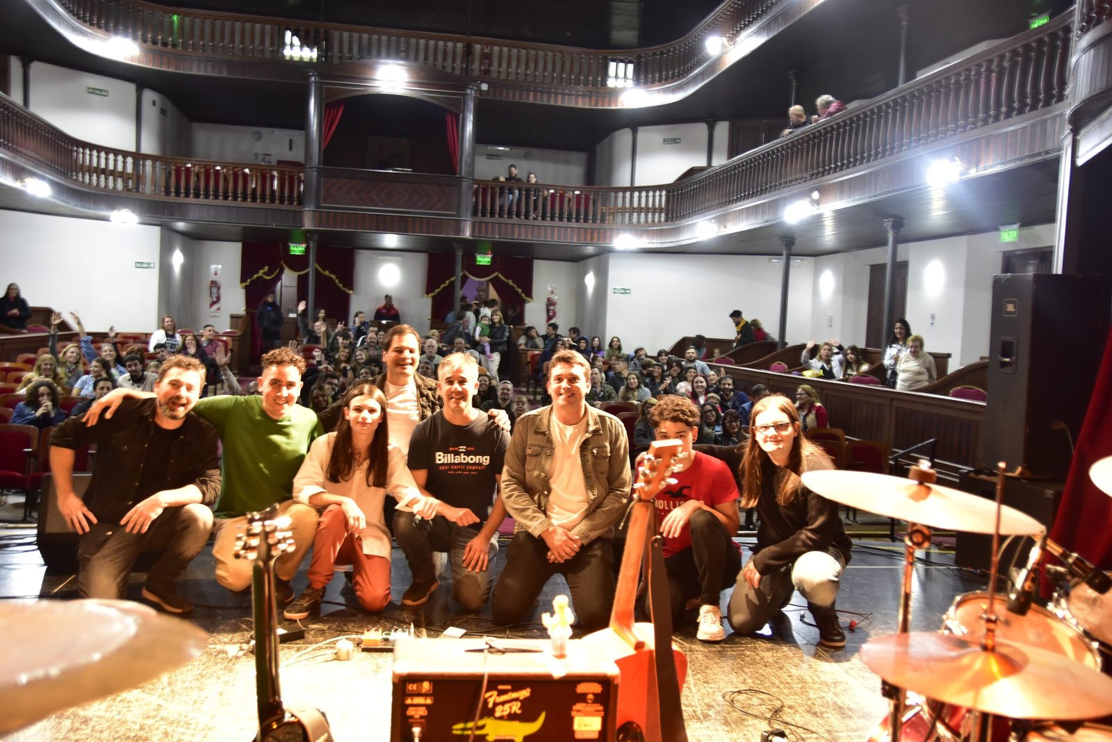 La música de Luis A. Spinetta fue celebrada por músicos locales en el Teatro Español
