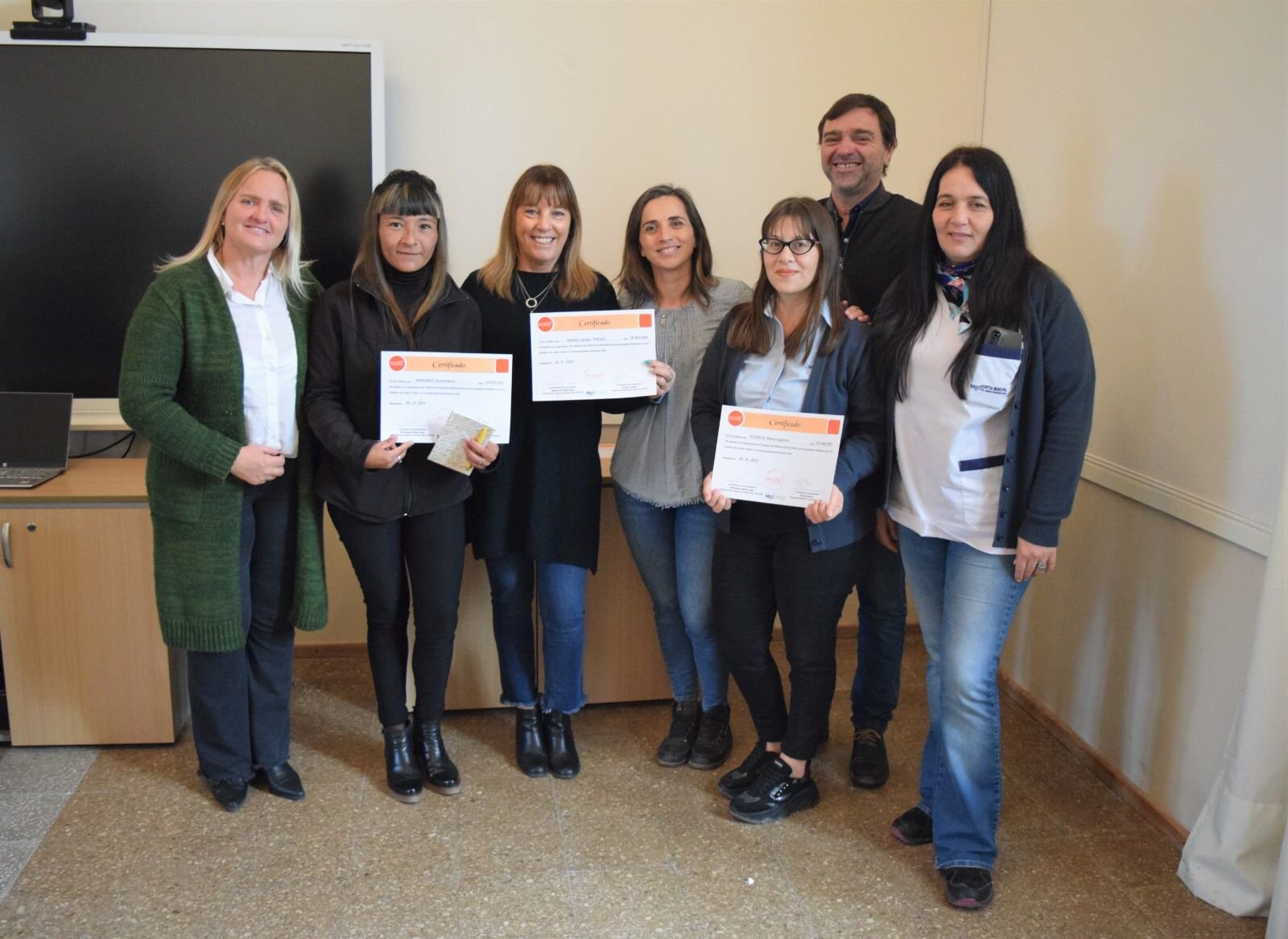 Capacitación a empleados municipales en lenguas de señas