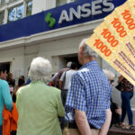 El 17 de abril comienza el pago de movilidad y el bono para jubilados y pensionados