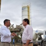 Hourcade recibió a Chalde, intendente de Cnel. Dorrego y recorrieron las obras realizadas con mano de obra municipal