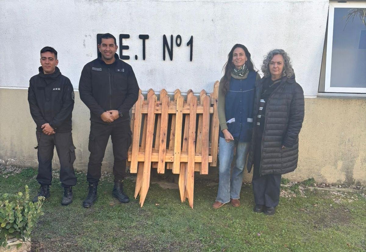 Confeccionan en la U35 de Magdalena cerco de madera para la Escuela de Educación Temprana Nº1
