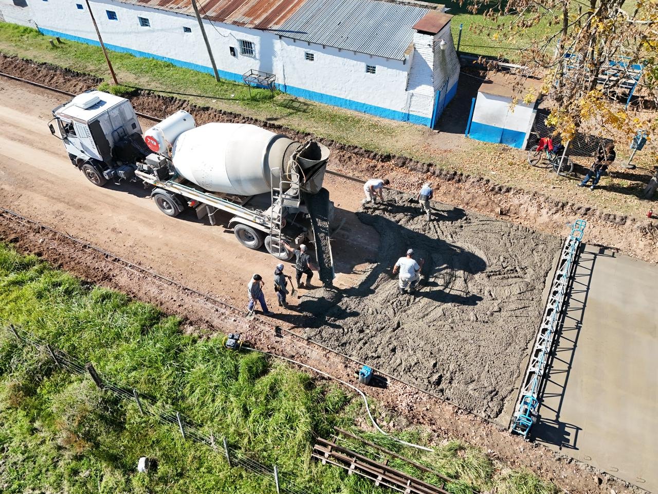 Con recursos propios, el Municipio avanza con obras de pavimento en Magdalena y Bartolomé Bavio
